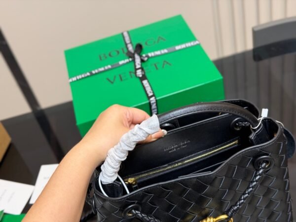 Bottega Veneta Woven shopping bags 26x21cm