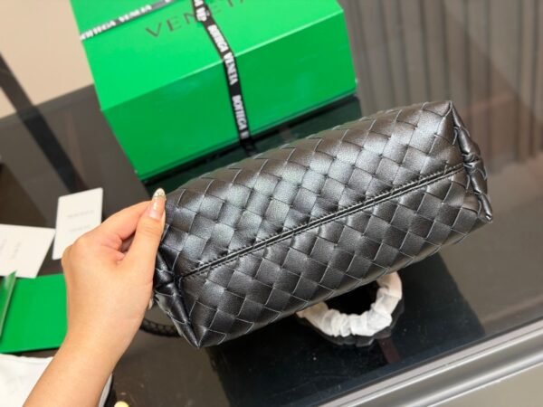 Bottega Veneta Woven shopping bags 26x21cm