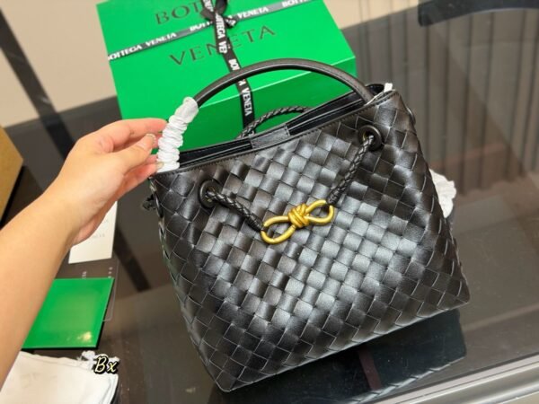 Bottega Veneta Woven shopping bags 26x21cm