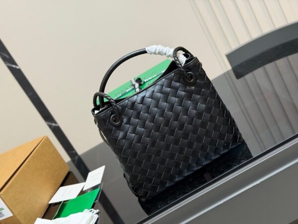 Bottega Veneta Woven shopping bags 26x21cm