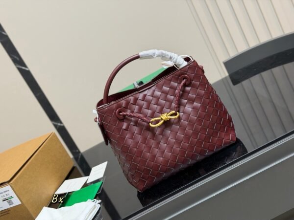 Bottega Veneta Woven shopping bags 26x21cm