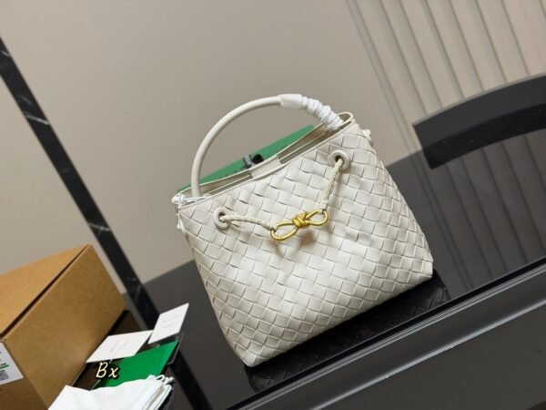 Bottega Veneta Woven shopping bags 26x21cm