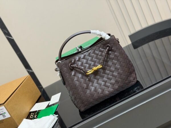 Bottega Veneta Woven shopping bags 26x21cm