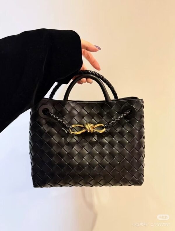 Bottega Veneta Woven shopping bags 26x21cm