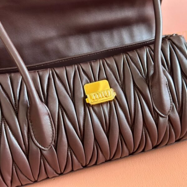 miumiu New autumn and winter baguette bag high-end version 1:1 handbag size: 28x11x15cm