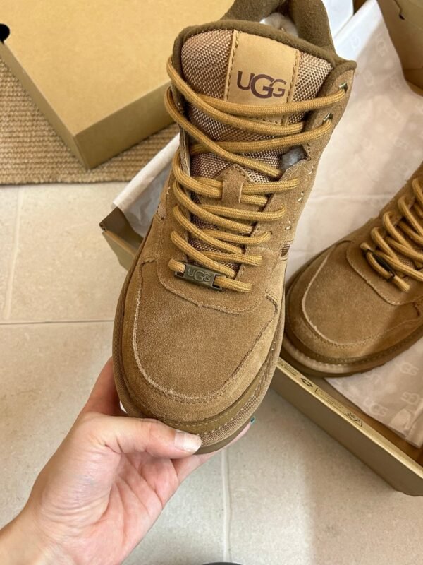 UGG solid color classic autumn/winter boots with wool lining