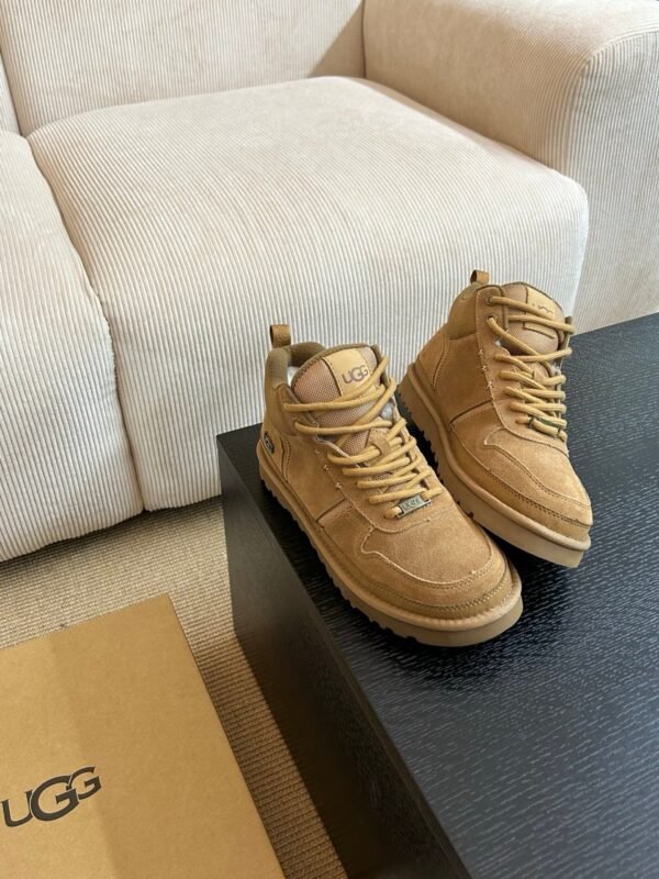 UGG solid color classic autumn/winter boots with wool lining