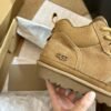 UGG solid color classic autumn/winter boots with wool lining