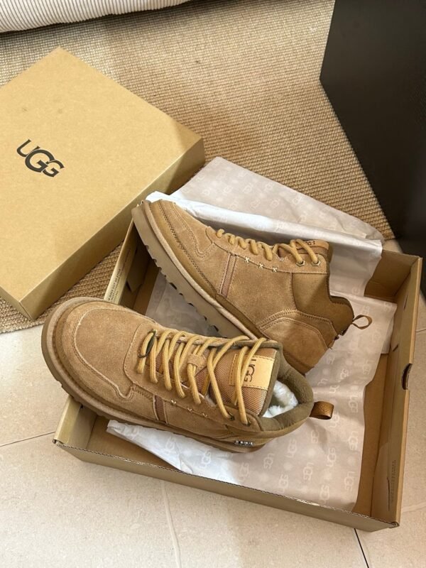 UGG solid color classic autumn/winter boots with wool lining