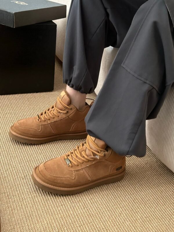 UGG solid color classic autumn/winter boots with wool lining