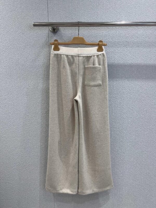 miumiu new micro logo casual trousers