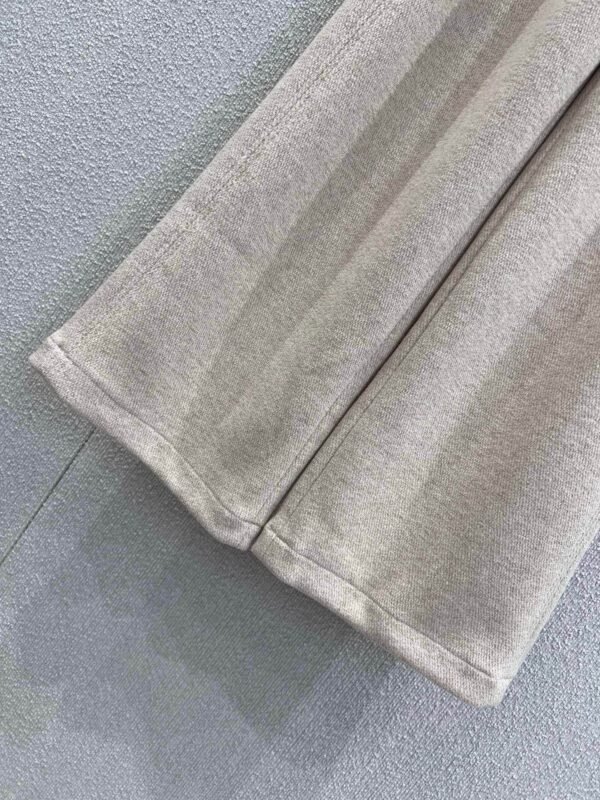 miumiu new micro logo casual trousers