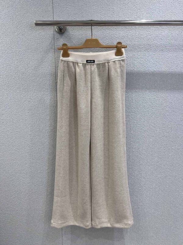 miumiu new micro logo casual trousers