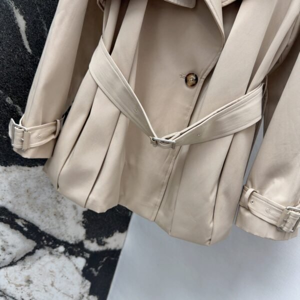 Loewe’s new autumn and winter lapel bud trench coat mid-length design