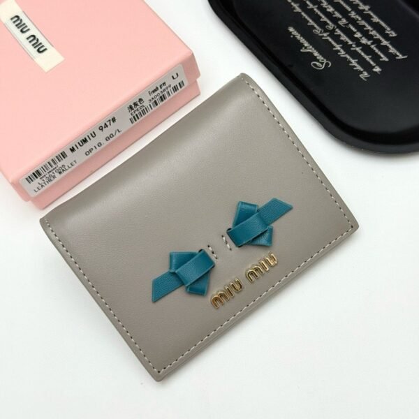 miumiu latest wallet size: 11.5*10*3cm