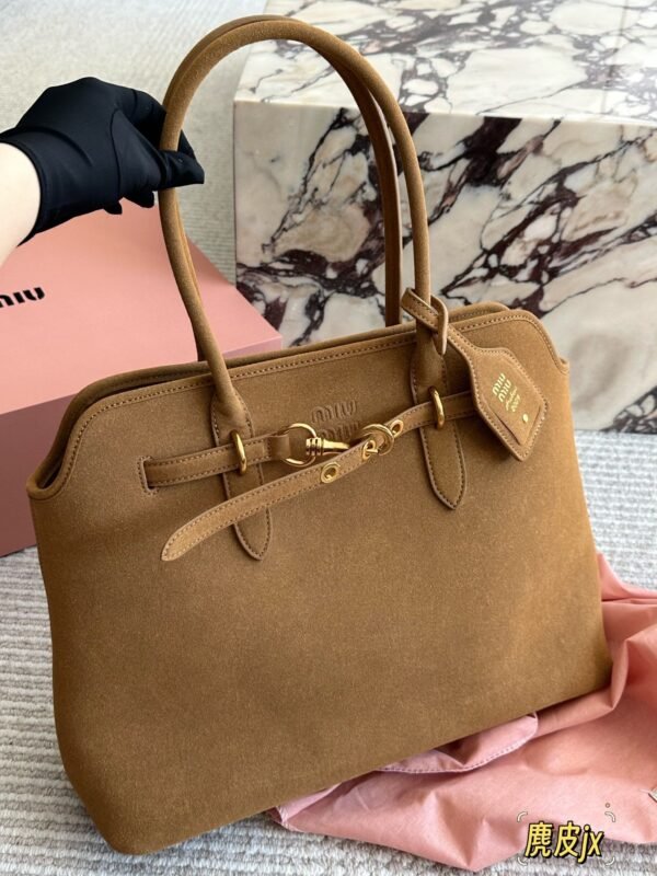 MiuMiu autumn and winter new product catwalk suede material bag size 45x22cm