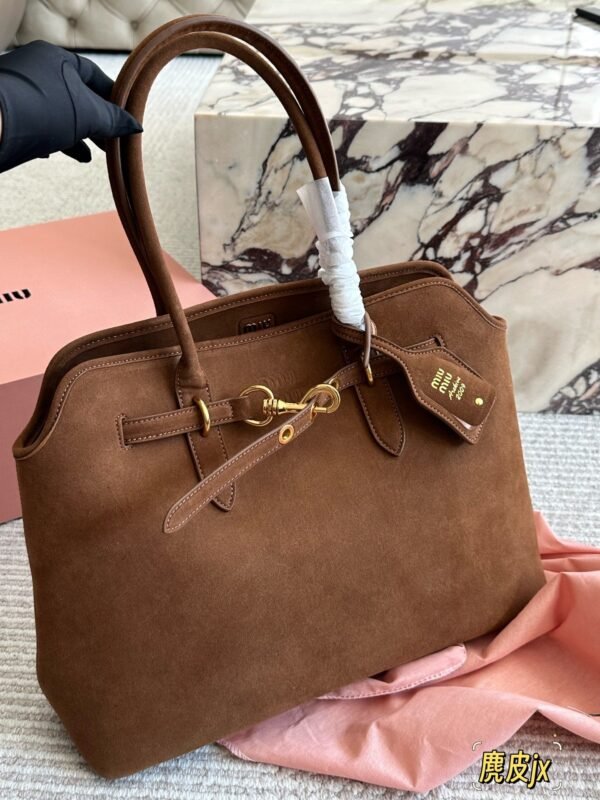 MiuMiu autumn and winter new product catwalk suede material bag size 45x22cm