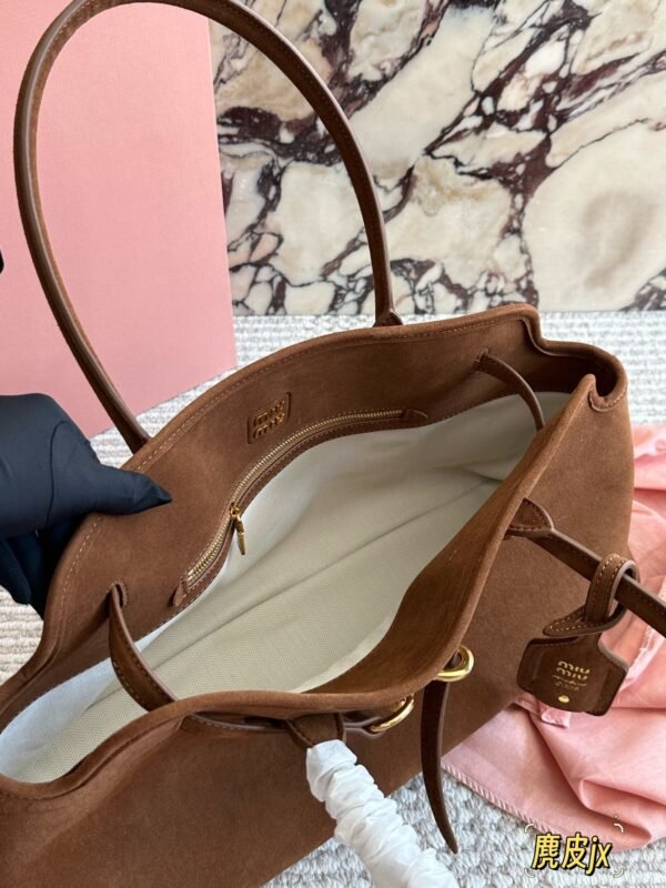 MiuMiu autumn and winter new product catwalk suede material bag size 45x22cm