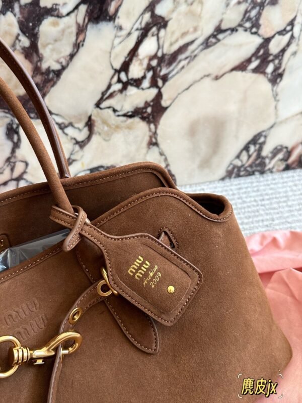 MiuMiu autumn and winter new product catwalk suede material bag size 45x22cm