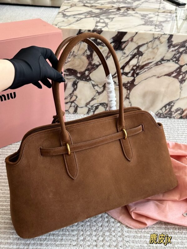MiuMiu autumn and winter new product catwalk suede material bag size 45x22cm
