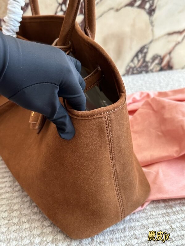MiuMiu autumn and winter new product catwalk suede material bag size 45x22cm