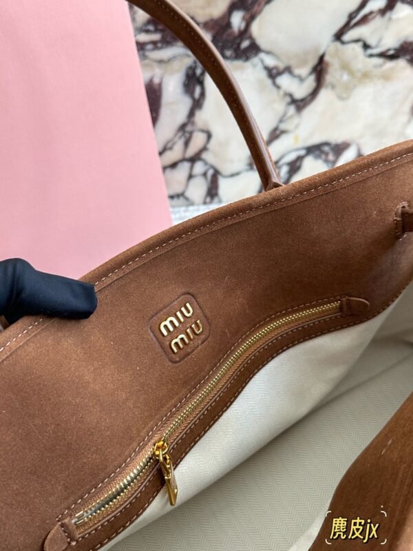 MiuMiu autumn and winter new product catwalk suede material bag size 45x22cm