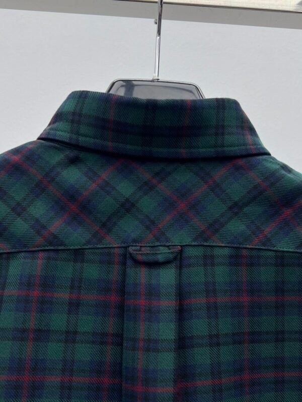 miumiu green plaid suit shirt uses retro contrasting plaid pattern High-quality clothing