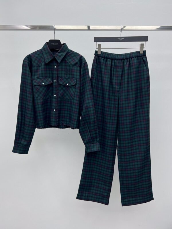 miumiu green plaid suit shirt uses retro contrasting plaid pattern High-quality clothing