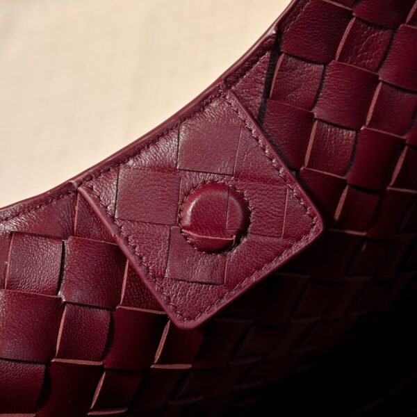 BOTTEGA VENETA 2025 New Campana Shoulder Bag, 1:1 Quality, Dimensions: 33*20*16.5cm