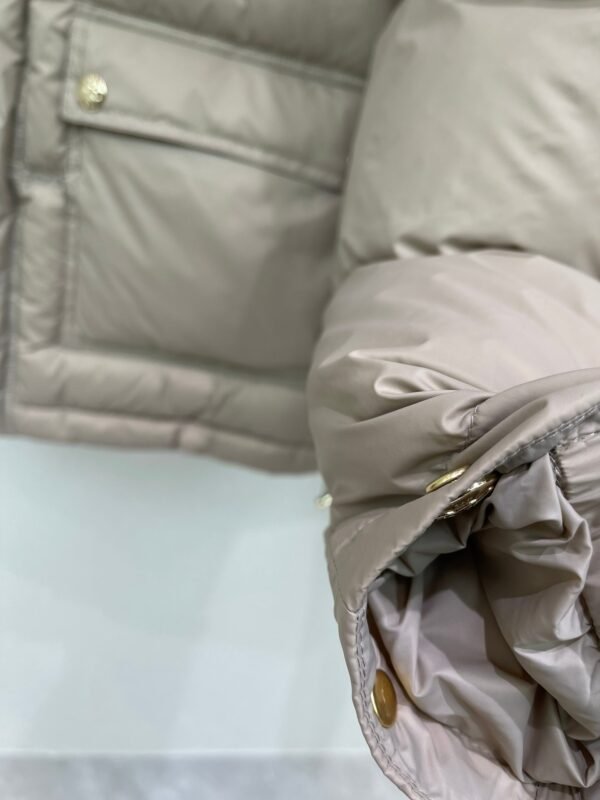 Celine’s new winter color-blocked knitted down jacket