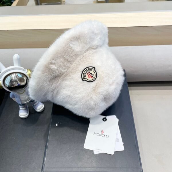 moncler Women’s faux fur mink hat, thickened and warm, perfect for autumn and winter.