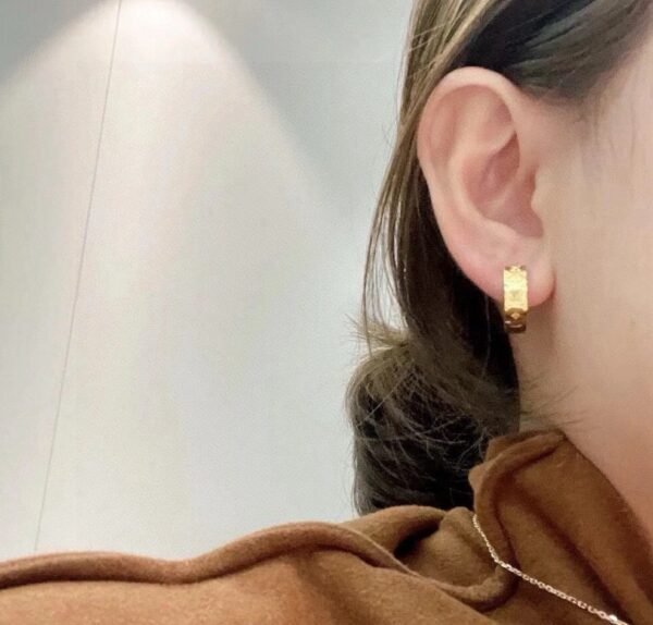 LV four-leaf clover hollowed-out twisted earrings
