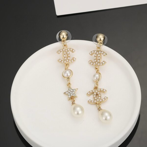 CHANEL’s new style!! Long earrings