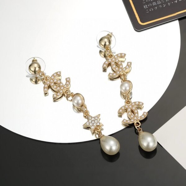 CHANEL’s new style!! Long earrings