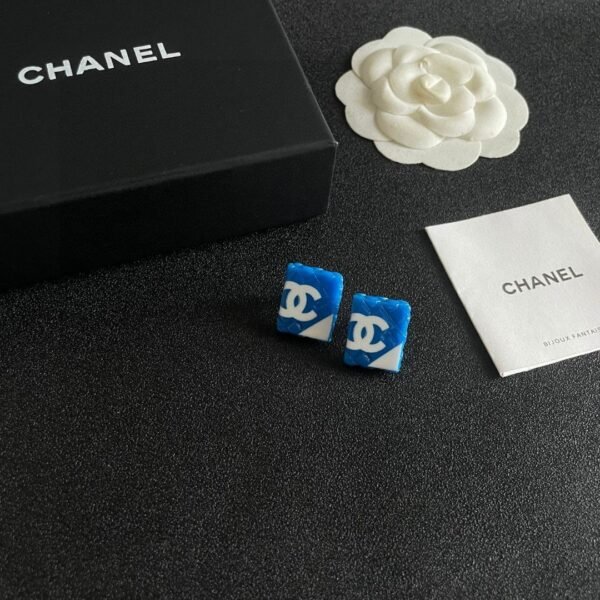 Chanel diamond-shaped double C stud earrings