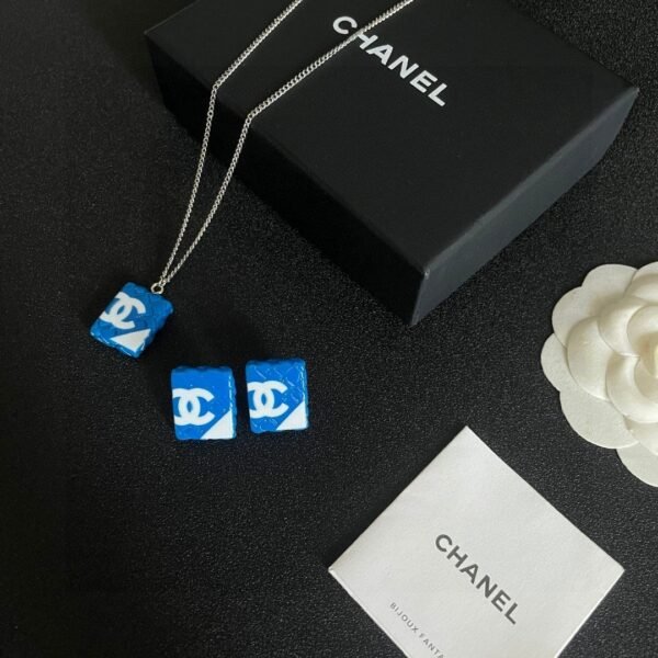 Chanel diamond-shaped double C stud earrings