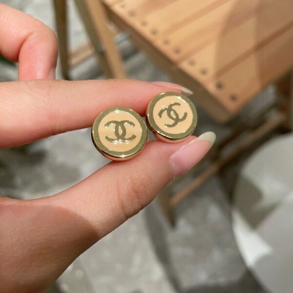 Chanel round double C stud earrings