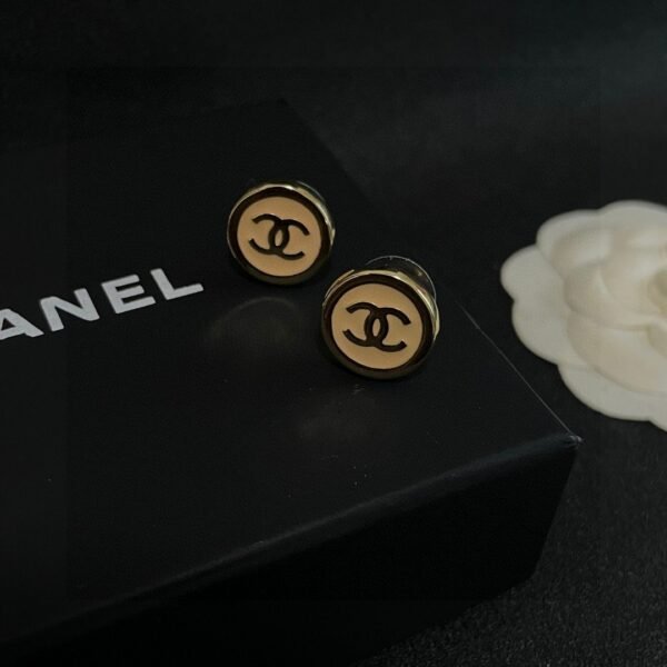 Chanel round double C stud earrings