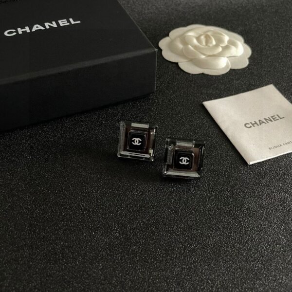 Chanel round double C stud earrings