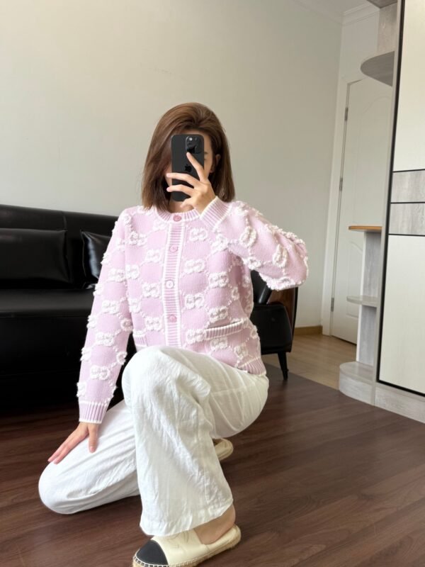 GUCCI autumn and winter new jacquard logo cardigan wool soft knit material