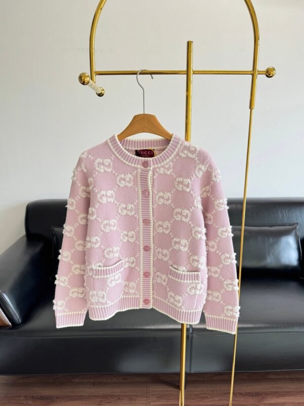 GUCCI autumn and winter new jacquard logo cardigan wool soft knit material
