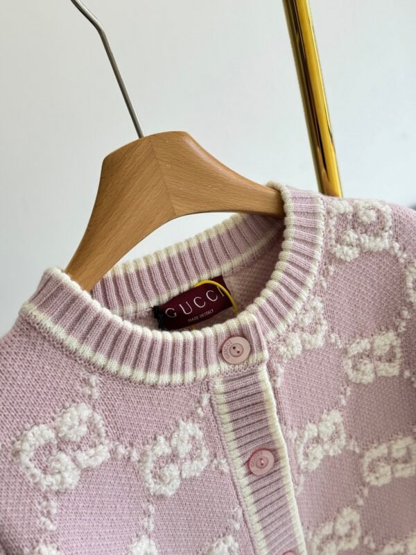 GUCCI autumn and winter new jacquard logo cardigan wool soft knit material