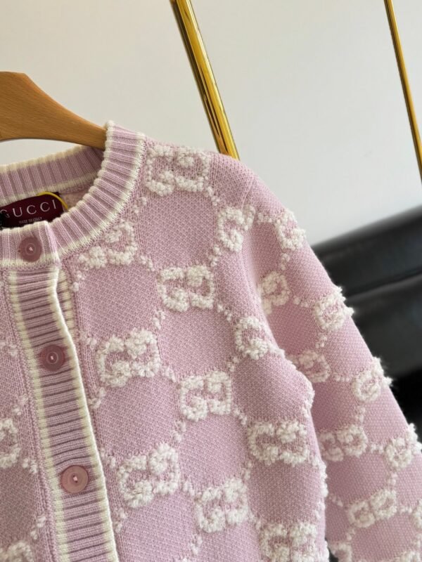 GUCCI autumn and winter new jacquard logo cardigan wool soft knit material
