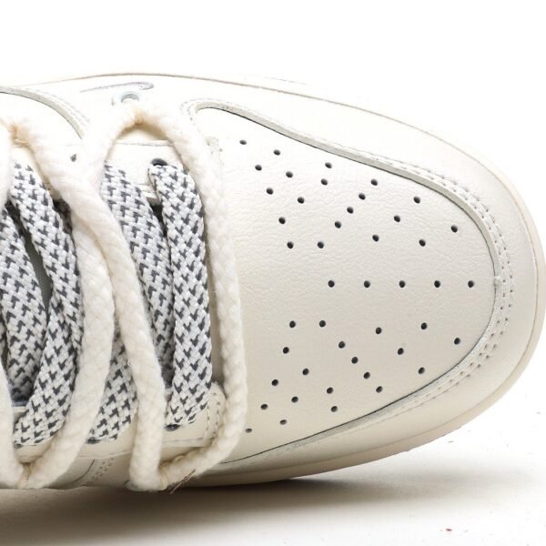 Nike SB Dunk Low“LV