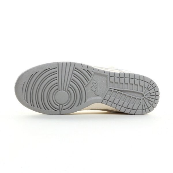 Nike SB Dunk Low“LV