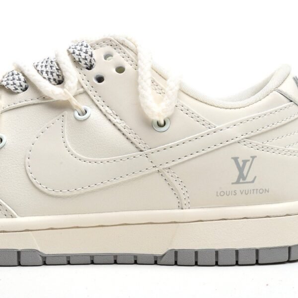 Nike SB Dunk Low“LV