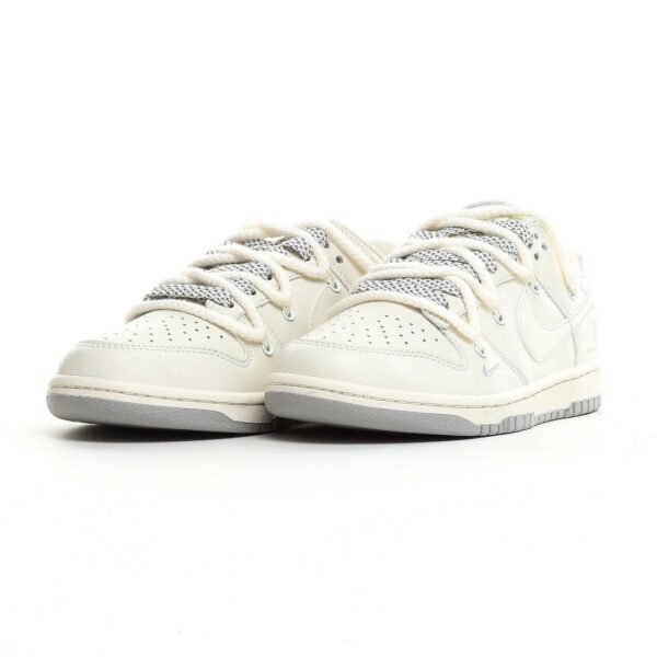 Nike SB Dunk Low“LV