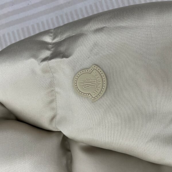 ???????????????????????????? New BONNELLES satin fabric women’s short down jacket Color: Champagne gold