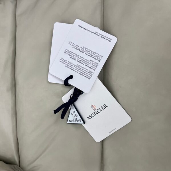 ???????????????????????????? New BONNELLES satin fabric women’s short down jacket Color: Champagne gold