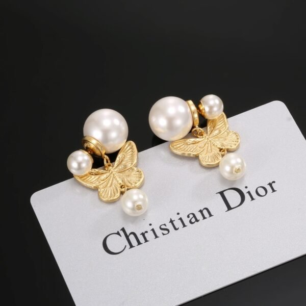 DIOR Pearl earrings
